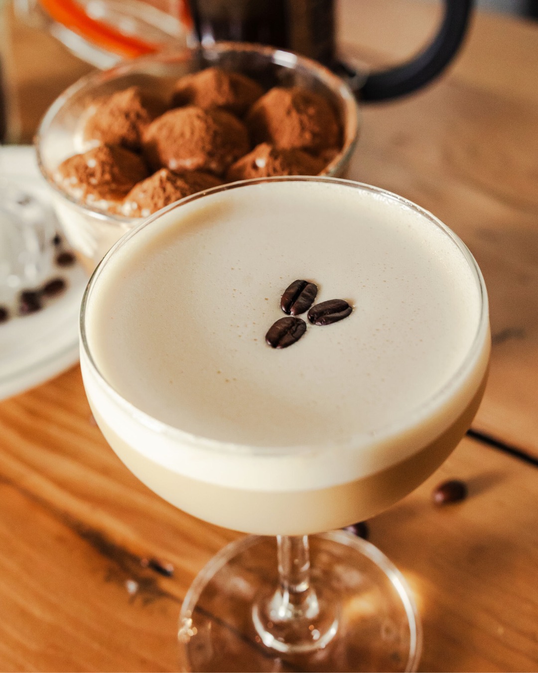 Nothing complements a cozy winter night quite like an espresso martini from Canyon Grill. 🍸 Made with Chattanooga Coffee Company coffee, Grey Goose vodka, chocolate liqueur, and heavy cream, this rich, velvety cocktail is everything you want in a winter indulgence.

📍@canyongrill
📷 @kristinaarmstrongphotography