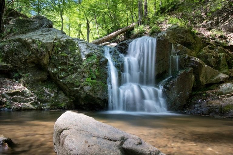 beautiful waterfall in Chattanooga