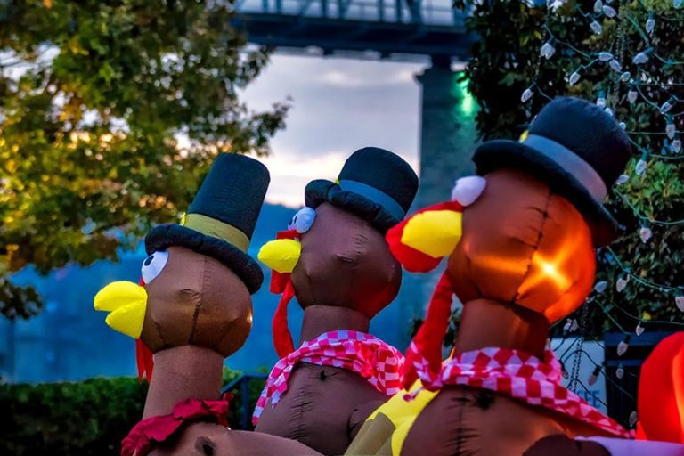 inflatable turkeys at grateful gobbler race