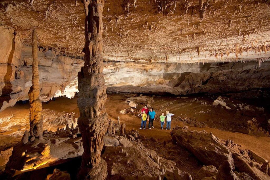 cumberland caverns mcminnville tennessee