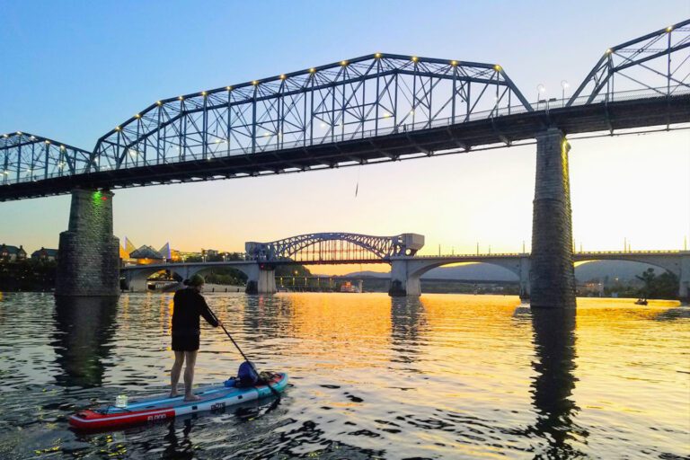 paddle boarding chattanoooga river at sunset