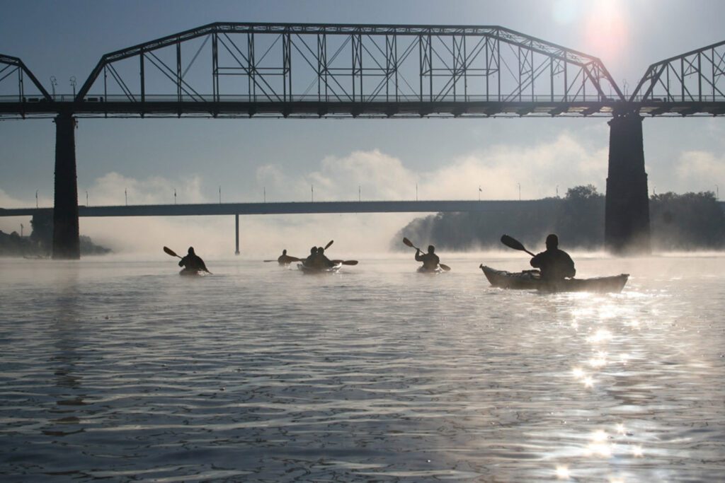 foggy kayak scene under chattanooga bridge