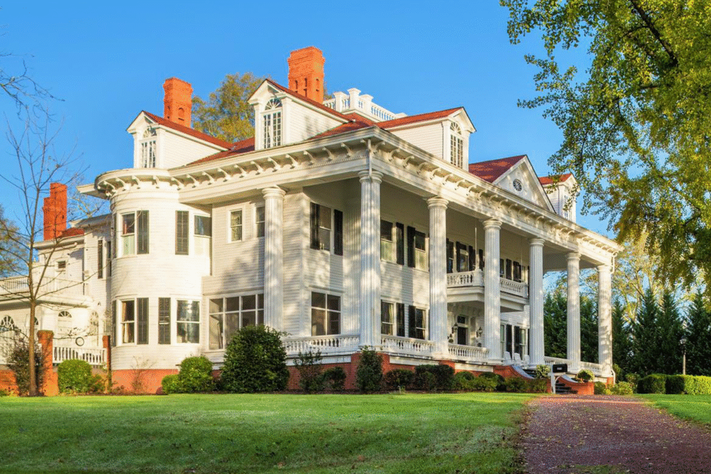 Exterior of large white Antebellum area mansion called The Twelve Oaks Inn