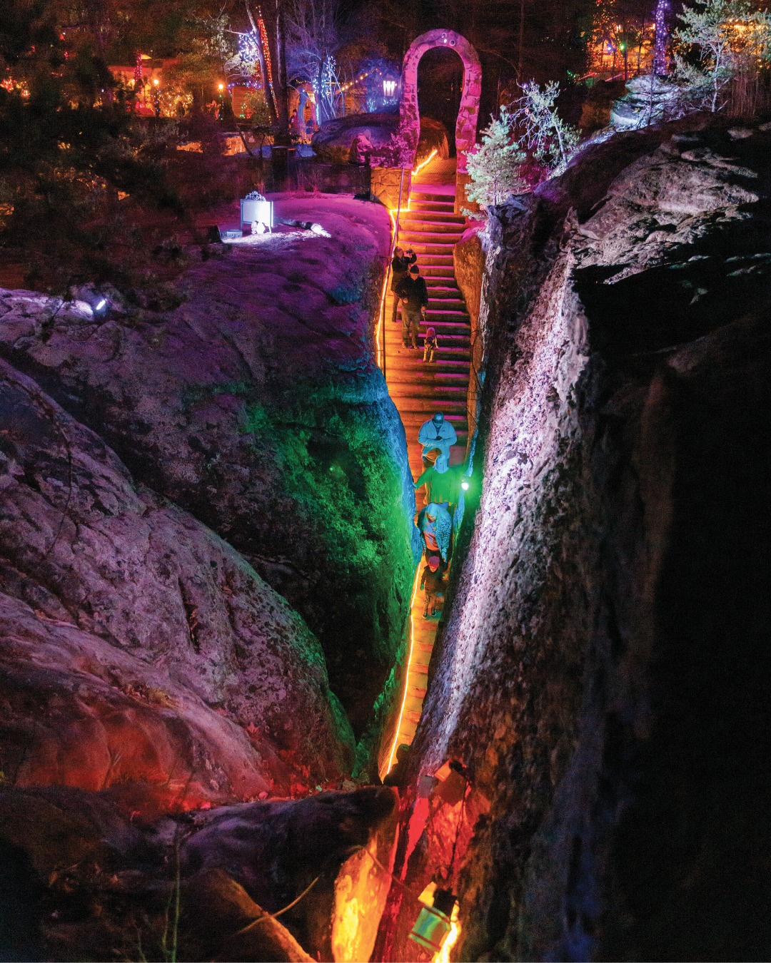 A fan-favorite for locals and tourists alike, Rock City’s Enchanted Garden of Lights offers a magical Christmas experience for the entire family. 🎄Explore the beautiful gardens as they’re turned into a festive wonderland, complete with over a million LED Christmas lights.

📍@seerockcity