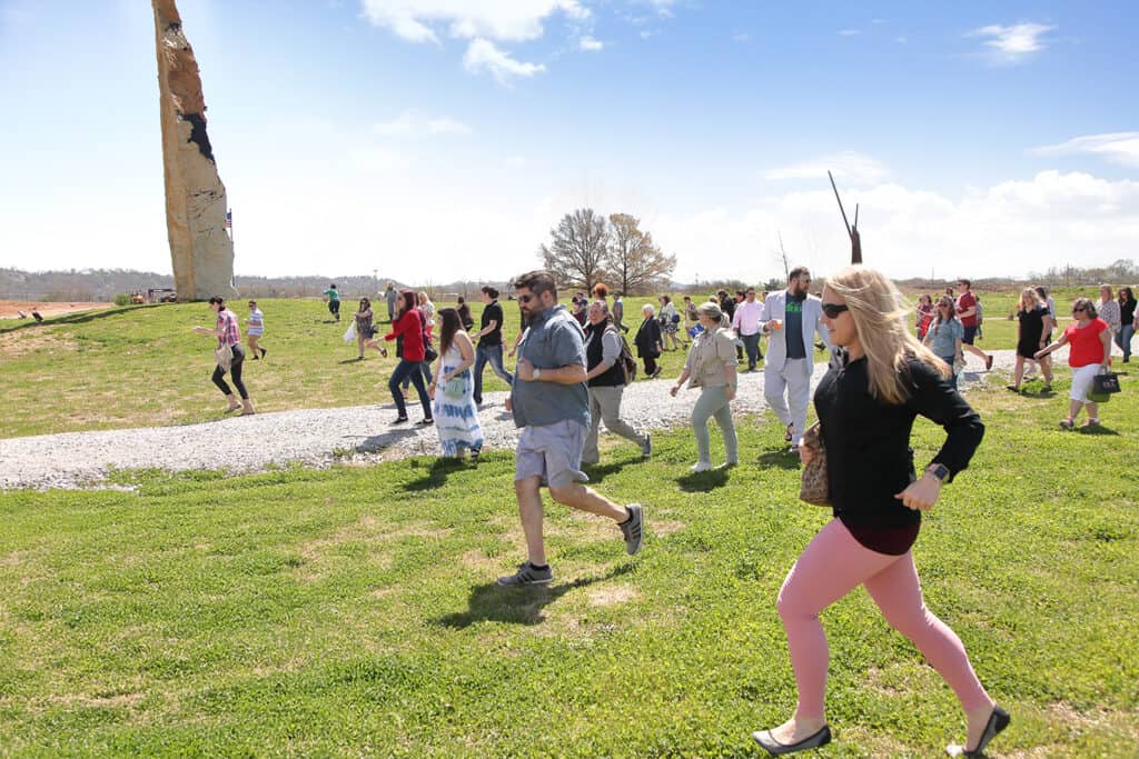 people hunting for easter eggs in chattanooga tn