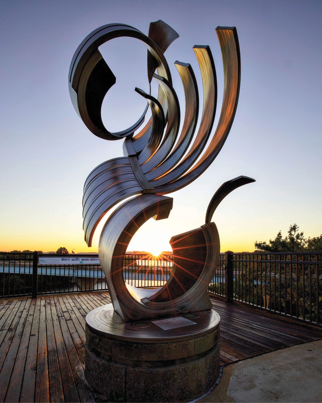 Where art, architecture, and river views come together 🎨 The Bluff View Art District is filled with sculptures, galleries, museums, and hidden creative details around every corner – perfect for a slow stroll and a little inspiration.