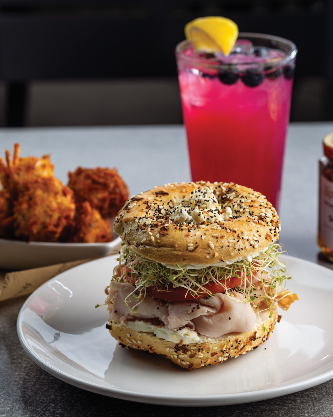 Craving brunch? 🥯 Stop by Honey Seed and try their honey turkey bagel, featuring honey jalapeño cream cheese, alpha sprouts, and more delicious toppings.

📸 @richshootsfood
