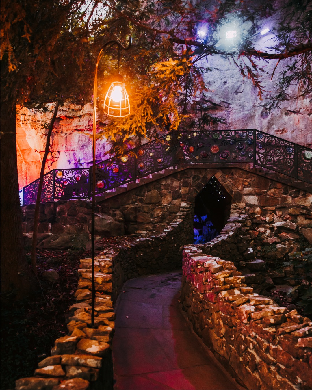 Happy October, Chattanooga! 🎃 If you're looking to get into the fall spirit, head to @seerockcity Enchanted Pumpkin Patch from now until the 31st to wander four enchanted trails and discover hidden surprises.